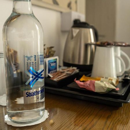 Western Isles Hotel Тобермори Экстерьер фото